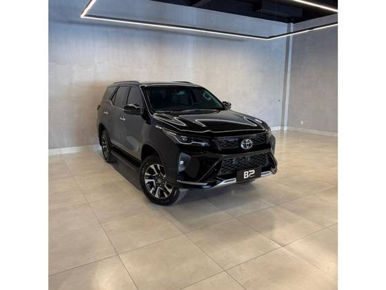 TOYOTA HILUX SW4 2.8 D-4D TURBO DIESEL SRX PLATINUM 7L 4X4 AUTOMÁTICO